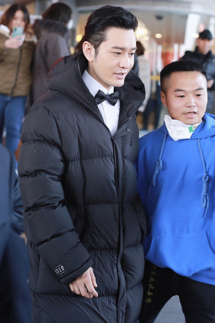 Lo sợ virus corona, nghệ sĩ Trung Quốc đeo khẩu trang đi diễn tập gala cuối năm - 7