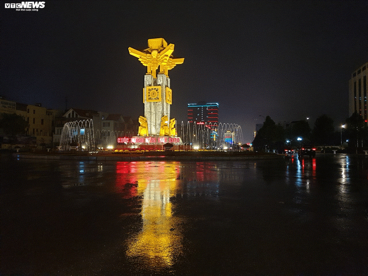 Bắc Ninh mưa lớn, nhiều tuyến phố ngập sâu đêm Giao thừa - 4