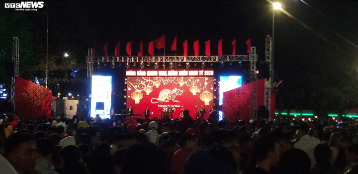 Video: Mãn nhãn màn pháo hoa rực trời mừng năm Canh Tý ở phố núi - 7