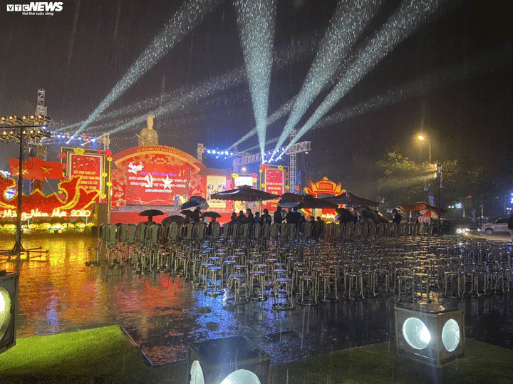 Bắc Ninh mưa lớn, nhiều tuyến phố ngập sâu đêm Giao thừa - 2