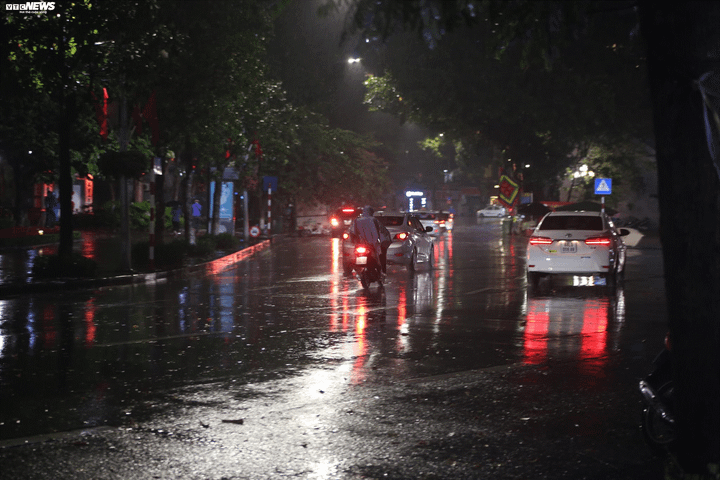 TRỰC TIẾP: Người dân đổ về điểm bắn pháo hoa đón Giao thừa năm mới Canh Tý - 40