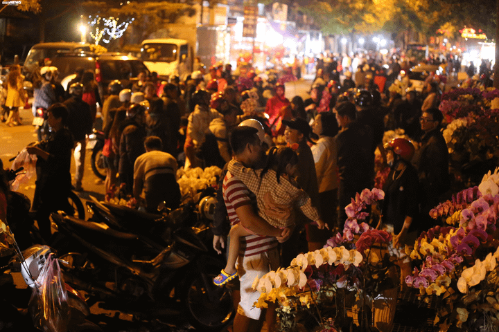 Video: Mãn nhãn màn pháo hoa rực trời mừng năm Canh Tý ở phố núi - 5