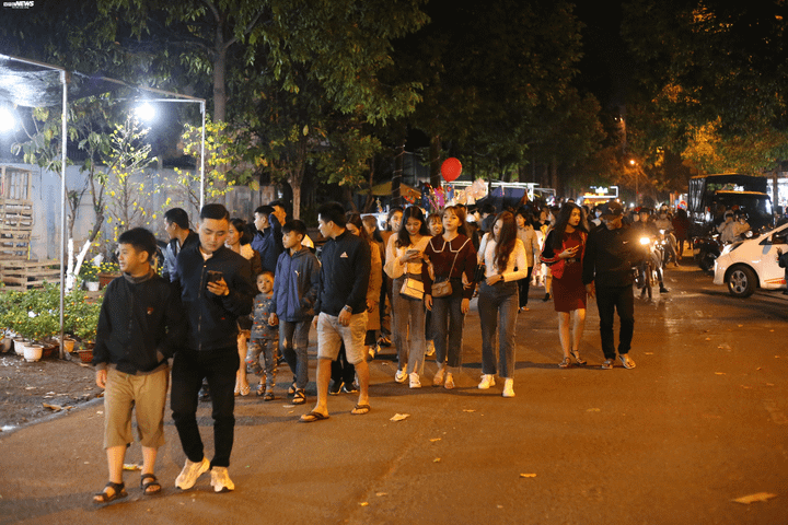 Video: Mãn nhãn màn pháo hoa rực trời mừng năm Canh Tý ở phố núi - 6