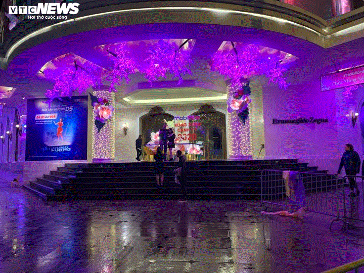 TRỰC TIẾP: Người dân đổ về điểm bắn pháo hoa đón Giao thừa năm mới Canh Tý - 22