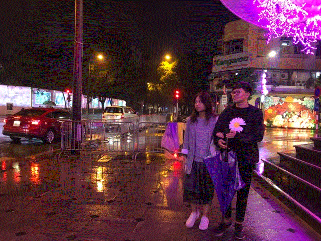 Hà Nội mưa xối xả đêm Giao thừa, phố biến thành sông, các điểm vui chơi vắng hoe - 6