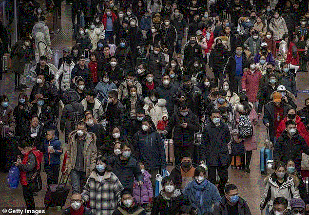 Bệnh nhân ùn ứ ở bệnh viện, dân tranh giành thực phẩm ở siêu thị giữa dịch 'viêm phổi Vũ Hán' - 4