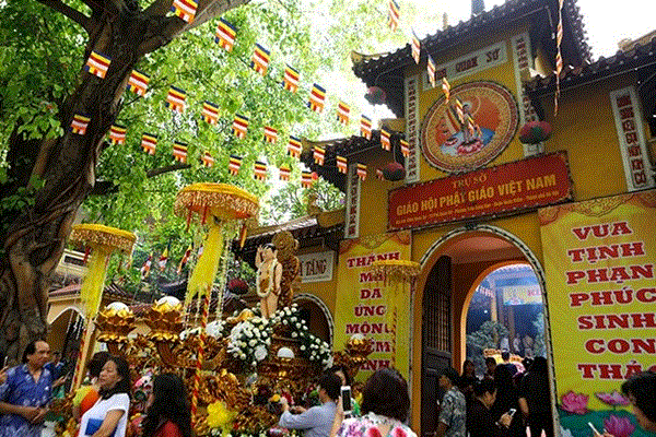 Những đền, chùa nổi tiếng linh thiêng nhất định phải ghé thăm dịp Tết tại Hà Nội - 5