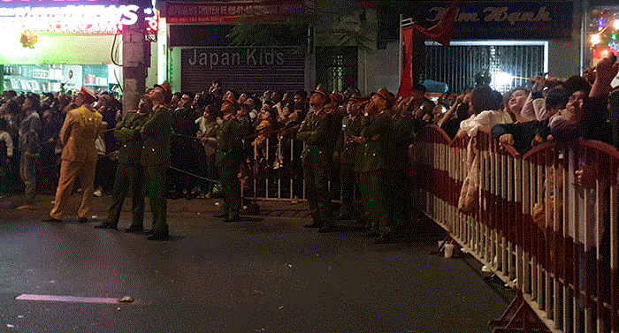 Những hình ảnh ấn tượng trong đêm giao thừa mừng năm mới Canh Tý 2020 - 10