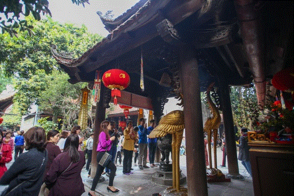 Những đền, chùa nổi tiếng linh thiêng nhất định phải ghé thăm dịp Tết tại Hà Nội - 7