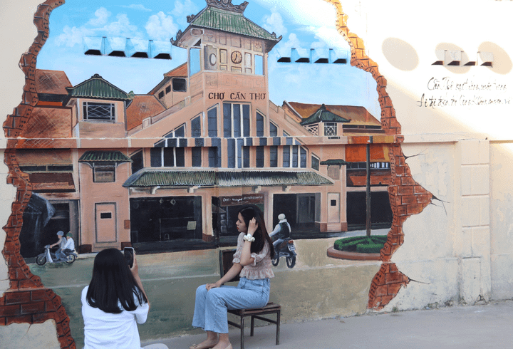 Khách du xuân thích thú với con đường bích họa Cần Thơ xưa và nay - 5
