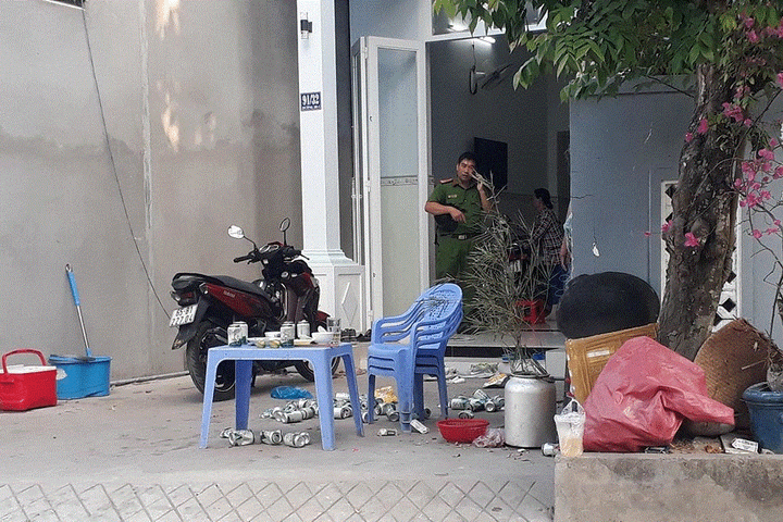 Mâu thuẫn khi đánh bài mùng Một Tết, gã đàn ông đâm chết người - 1