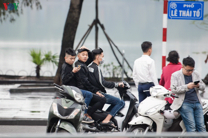 Những hình ảnh xấu xí trong sáng mùng 1 Tết - 6