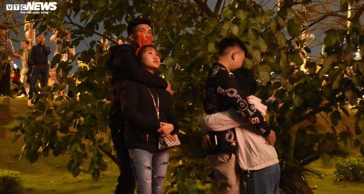 Những hình ảnh ấn tượng trong đêm giao thừa mừng năm mới Canh Tý 2020 - 7