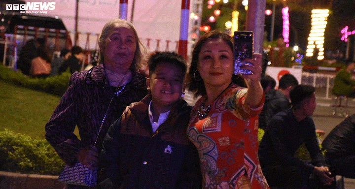 Những hình ảnh ấn tượng trong đêm giao thừa mừng năm mới Canh Tý 2020 - 5