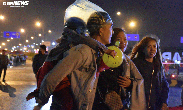 Những hình ảnh ấn tượng trong đêm giao thừa mừng năm mới Canh Tý 2020 - 3