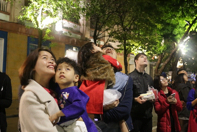 Ảnh: Mặt nước, bầu trời lộng lẫy pháo hoa mừng năm mới Canh Tý 2020 - 14