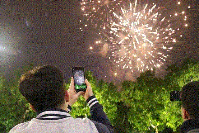 Người Hà Nội bất ngờ về cơn mưa 'kỳ lạ' đầu Xuân Canh Tý - 2