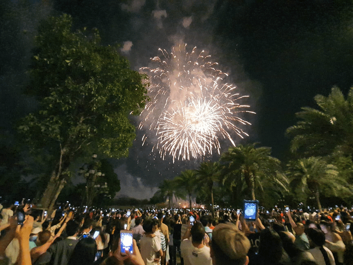 Ảnh: Mặt nước, bầu trời lộng lẫy pháo hoa mừng năm mới Canh Tý 2020 - 29