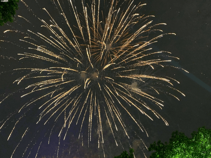 Ảnh: Mặt nước, bầu trời lộng lẫy pháo hoa mừng năm mới Canh Tý 2020 - 6