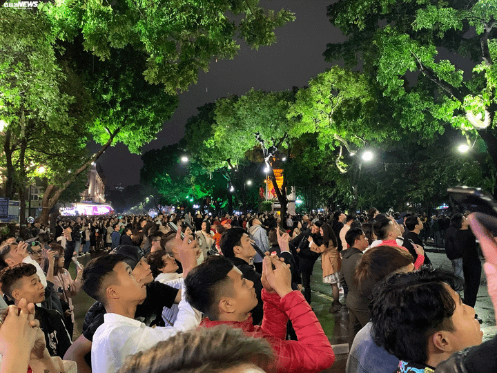 Ảnh: Mặt nước, bầu trời lộng lẫy pháo hoa mừng năm mới Canh Tý 2020 - 13