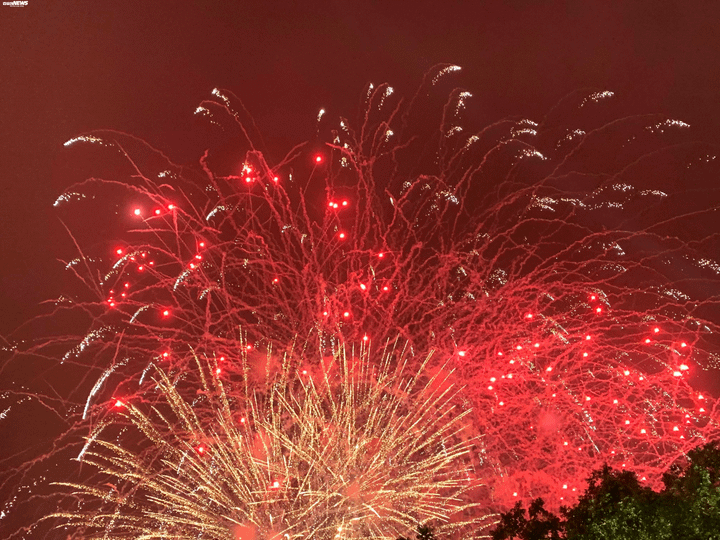 Ảnh: Mặt nước, bầu trời lộng lẫy pháo hoa mừng năm mới Canh Tý 2020 - 3