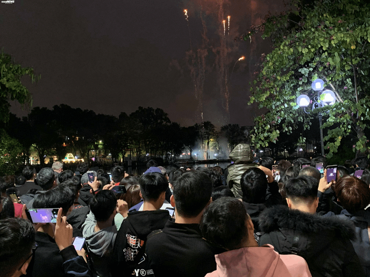 Ảnh: Mặt nước, bầu trời lộng lẫy pháo hoa mừng năm mới Canh Tý 2020 - 11