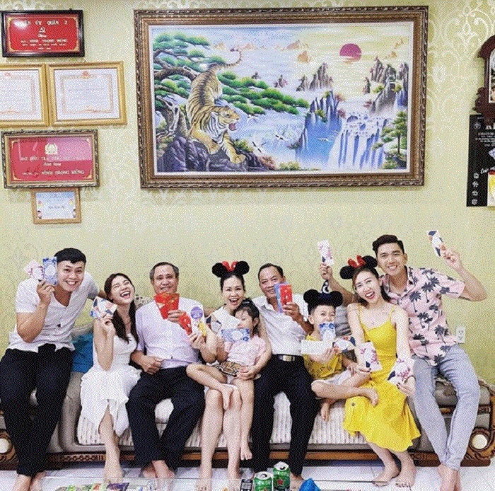 Mùng Một Tết: Tăng Thanh Hà - Đông Nhi tình tứ bên chồng, sao Việt quây quần bên gia đình - 7