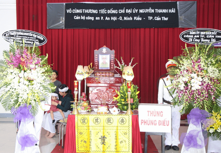 Thăng cấp cho cán bộ công an hy sinh vào chiều 30 Tết - 2