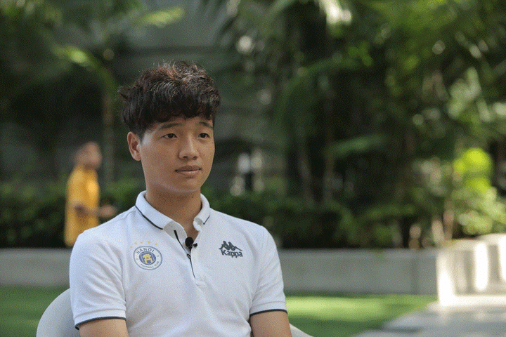 Thủ môn Phí Minh Long: 'Đến giờ, tôi không muốn mẹ xem bóng đá' - 1