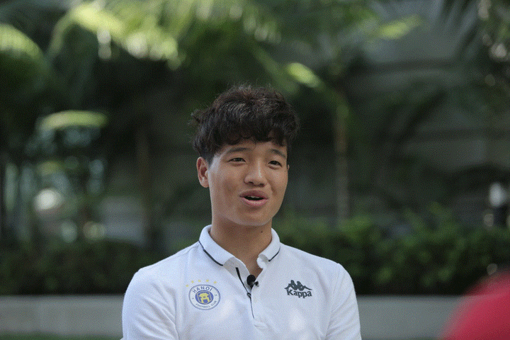 Thủ môn Phí Minh Long: 'Đến giờ, tôi không muốn mẹ xem bóng đá' - 3