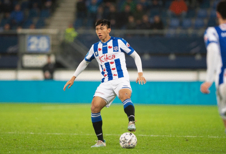 Văn Hậu dự bị, Heerenveen 'rơi tự do' ở giải Hà Lan - 1