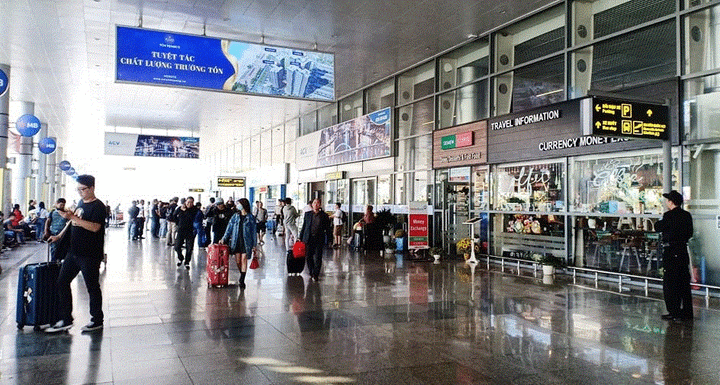 Cách ly du khách Trung Quốc sốt cao tại sân bay Đà Nẵng - 1