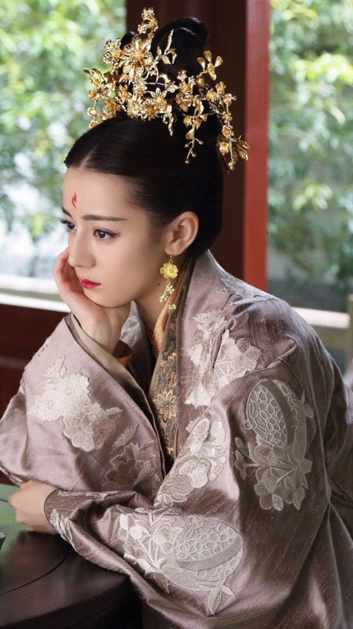 Từ 'Thập lý đào hoa' đến 'Chẩm thượng thư', hồ ly Địch Lệ Nhiệt Ba thay đổi ra sao? - 3