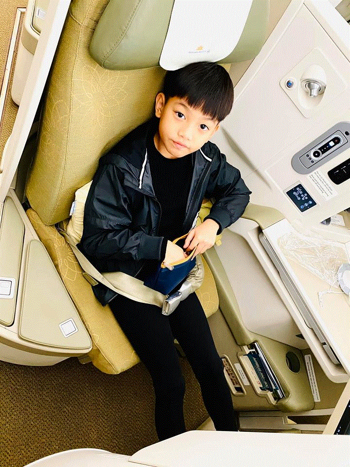 Mỹ Tâm biểu cảm đáng yêu khi được lì xì, Hoa hậu Ngọc Hân rạng rỡ bên bạn trai - 4