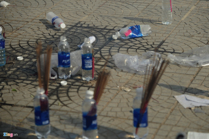 Cảnh đi lễ hiếm thấy ngày đầu năm - 10