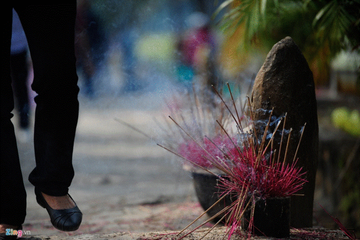 Cảnh đi lễ hiếm thấy ngày đầu năm - 11