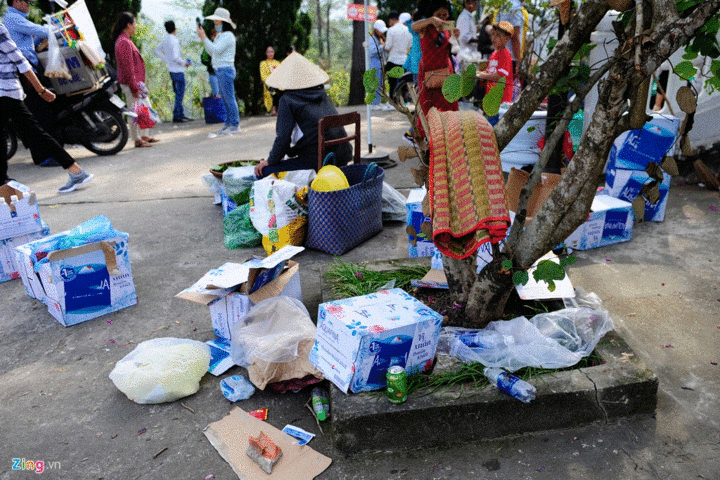 Cảnh đi lễ hiếm thấy ngày đầu năm - 9