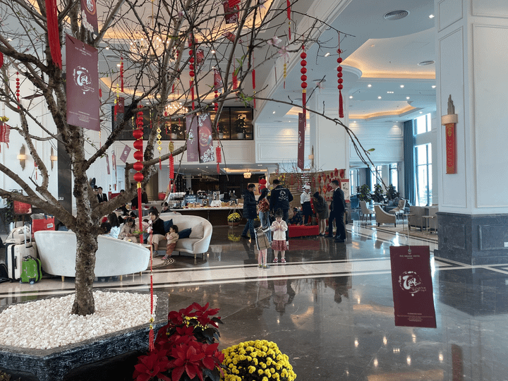 Du khách náo nức check-in Hạ Long trong những ngày đầu xuân - 2