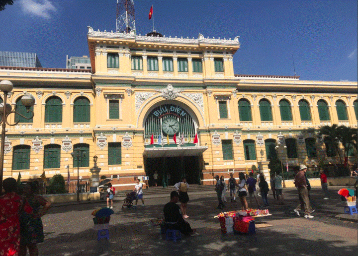 Người dân đi lễ chùa cầu an đầu năm mới ở TP.HCM - 5