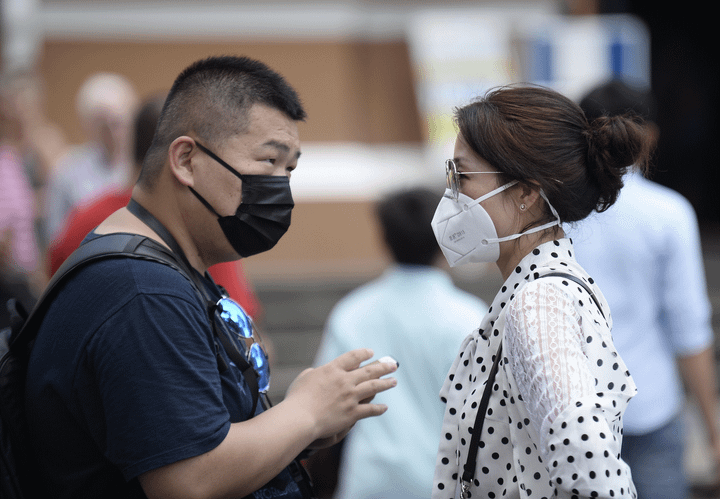 Khẩu trang các loại ở TP.HCM 'cháy hàng' ngay trong 3 ngày Tết - 1