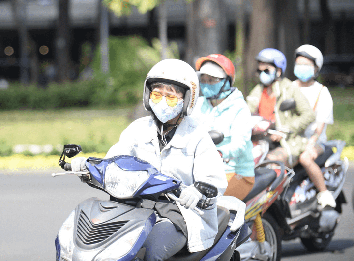 Khẩu trang các loại ở TP.HCM 'cháy hàng' ngay trong 3 ngày Tết - 2