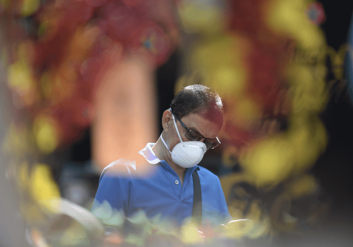 Khẩu trang các loại ở TP.HCM 'cháy hàng' ngay trong 3 ngày Tết - 6