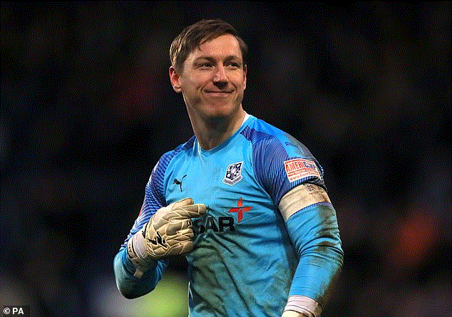 MU thắng đậm đội bóng yếu, HLV Solskjaer mỉa mai thủ môn đối phương - 1