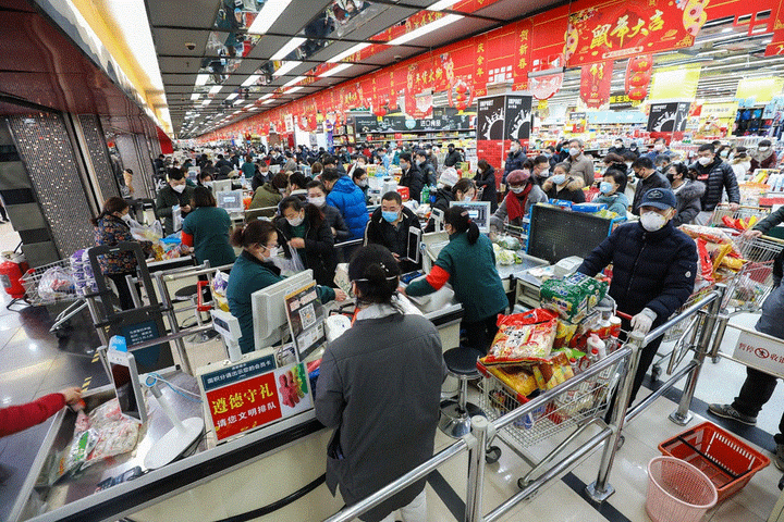 Vũ Hán trong kỳ nghỉ Tết hoảng loạn: Đường phố, nhà xe hoang vắng - bệnh viện, siêu thị chật kín người - 10