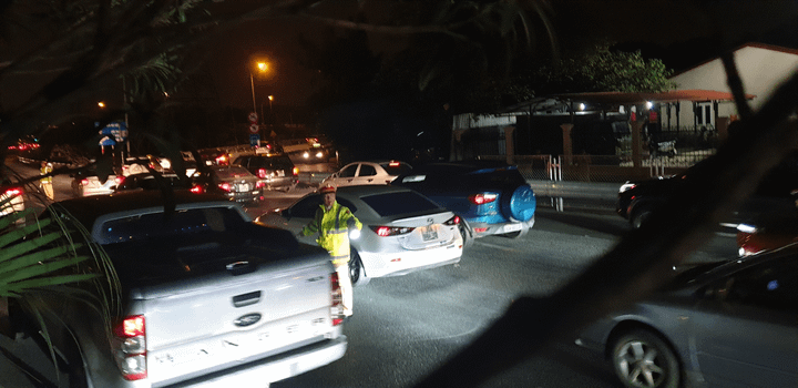 Đường về Hà Nội ùn tắc tới khuya, CSGT căng mình phân luồng đêm mùng 4 Tết - 2