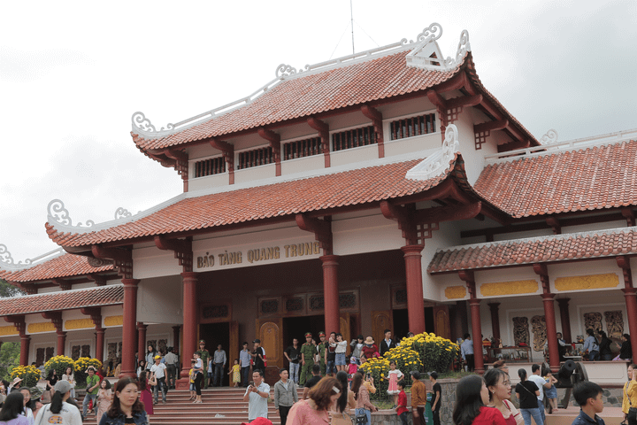 Hàng nghìn người đổ về Bảo tàng Quang Trung kỷ niệm Chiến thắng Ngọc Hồi - Đống Đa - 10