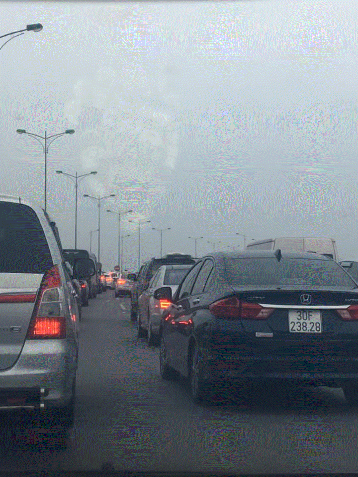 Người dân đổ về Hà Nội, cao tốc Pháp Vân - Cầu Giẽ tắc cứng suốt hơn 10km - 1