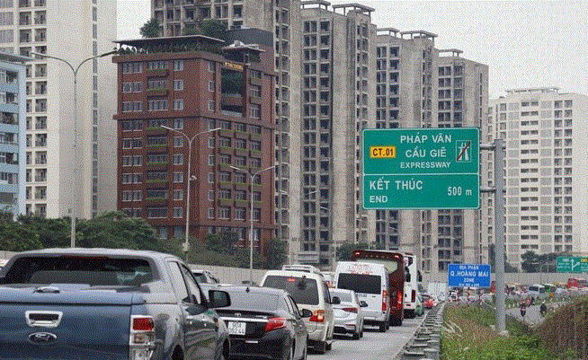 Người dân đổ về Hà Nội, cao tốc Pháp Vân - Cầu Giẽ tắc cứng suốt hơn 10km - 2
