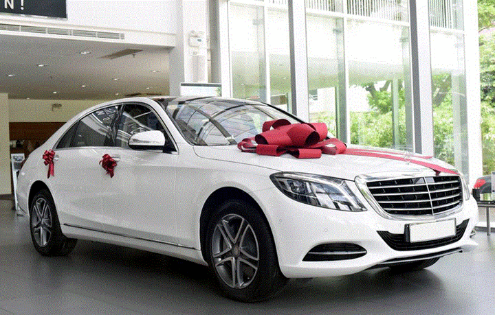 Món quà đại gia, đầu năm tặng nhau ô tô hàng thửa 10 tỷ đồng - 3