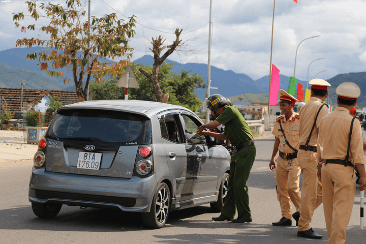 CSGT đất võ Bình Định phát nước cho khách dự lễ kỷ niệm chiến thắng của vua Quang Trung - 7